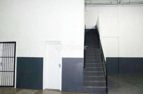 Image 6 - 898743