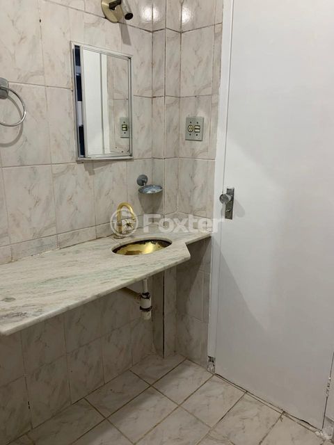 Image 17 - 898884
