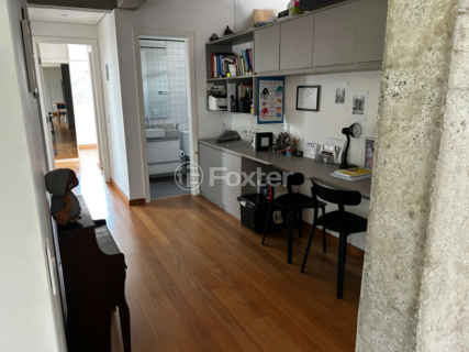 Image 8 - 899003