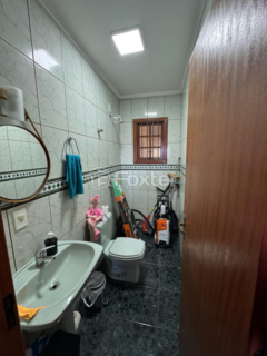 Image 7 - 899083