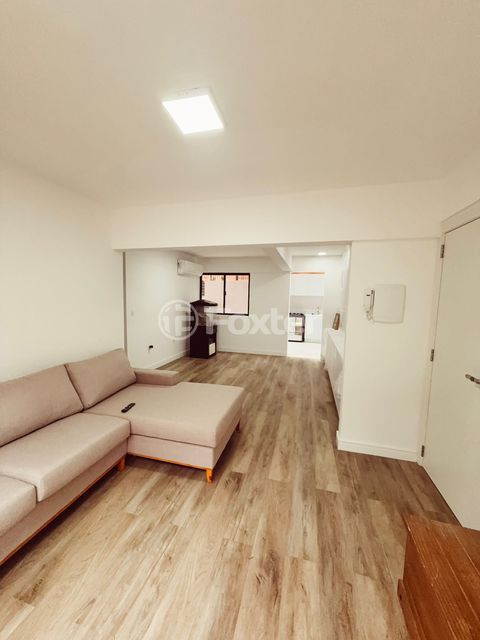 Image 4 - 899294