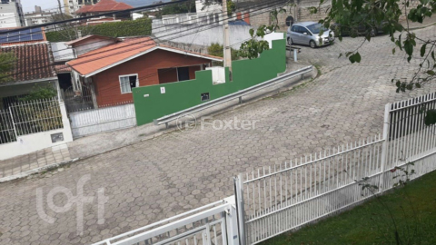 Image 7 - 899352