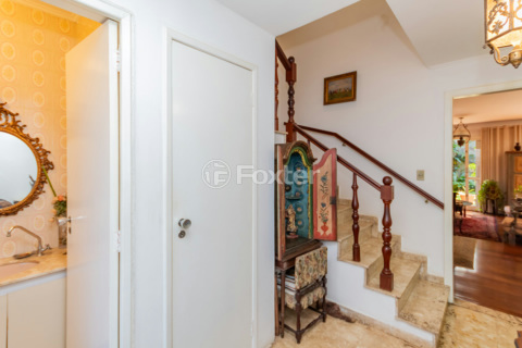 Image 21 - 899672