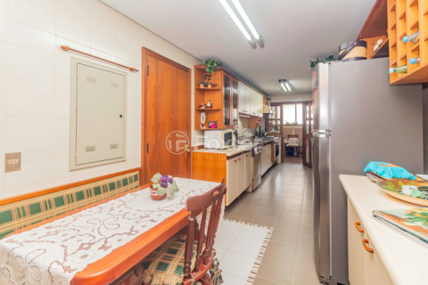 Image 37 - 899695