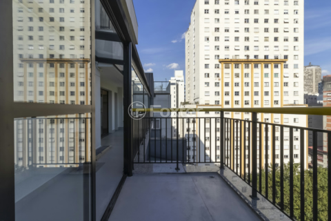 Image 8 - 899747