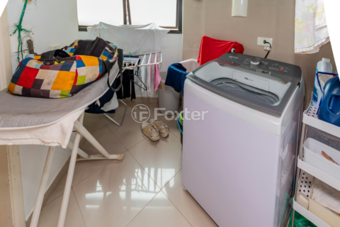 Image 32 - 899754