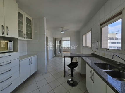 Image 31 - 899828