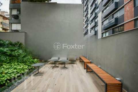 Image 29 - 899997