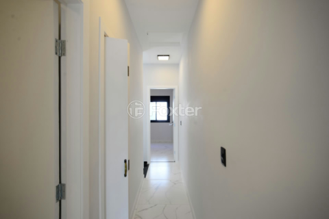 Image 21 - 900138