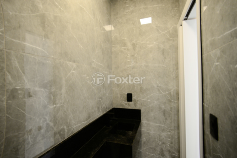Image 34 - 900228