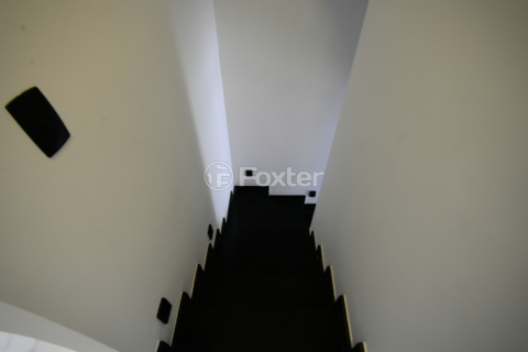 Image 51 - 900228