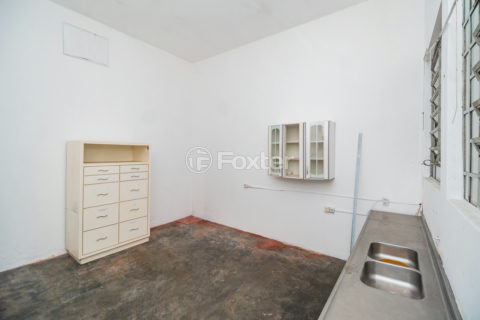 Image 33 - 900420