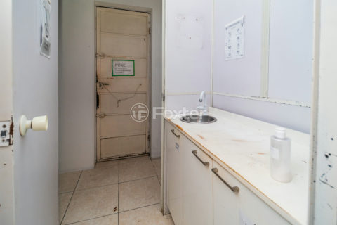 Image 29 - 900420
