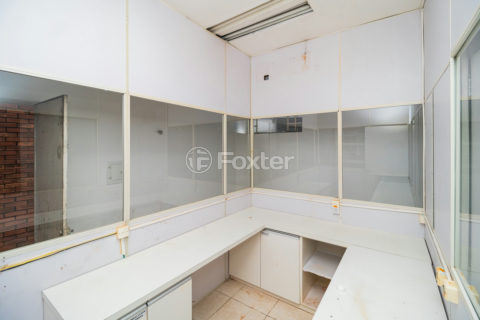 Image 21 - 900420