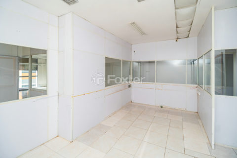 Image 11 - 900420