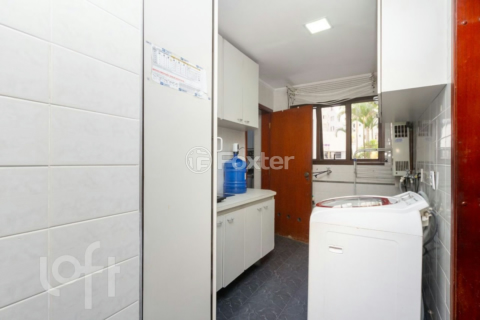Image 10 - 900675