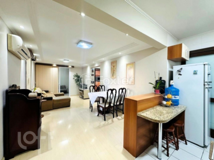 Image 7 - 900715