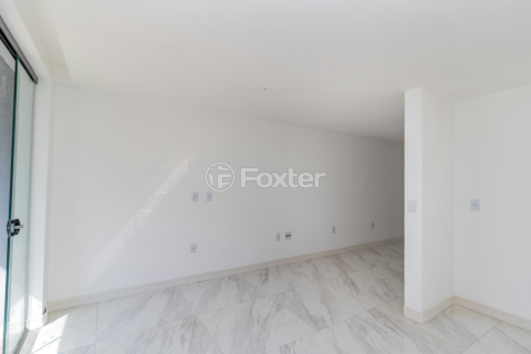 Image 32 - 900738
