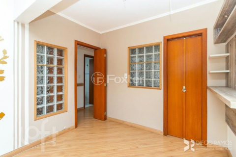 Image 6 - 902870