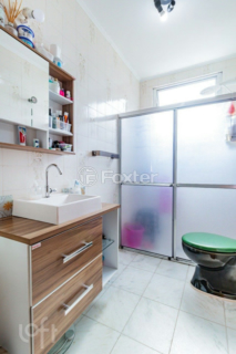 Image 8 - 908009