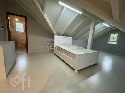 Image 21 - 909297