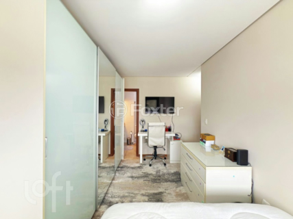 Image 21 - 909658