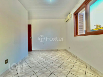 Image 6 - 910985