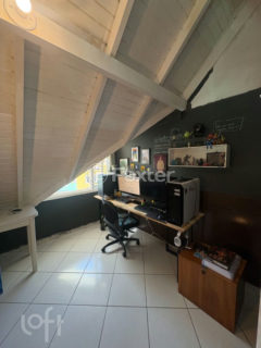 Image 21 - 912383