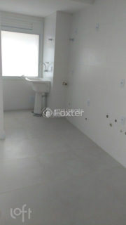 Image 11 - 912544