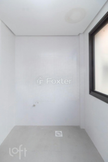 Image 8 - 914994