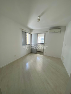 Image 7 - 915044
