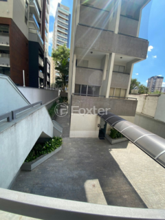 Image 24 - 915044