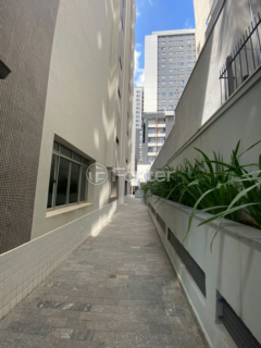 Image 29 - 915202