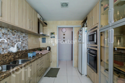 Image 22 - 915294