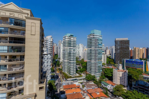 Image 17 - 915350