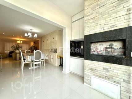 Image 11 - 915377