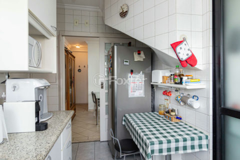 Image 29 - 915542