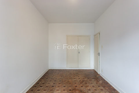 Image 11 - 915553