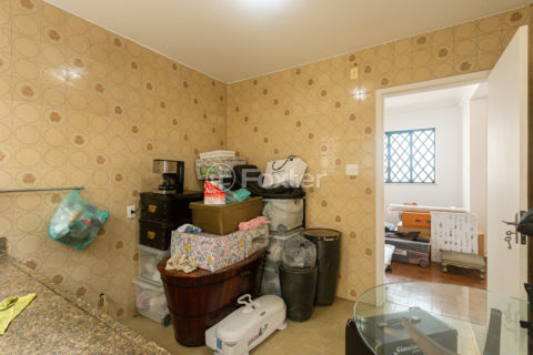 Image 28 - 915553
