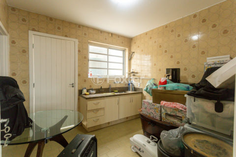 Image 29 - 915553