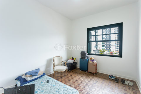 Image 21 - 915553