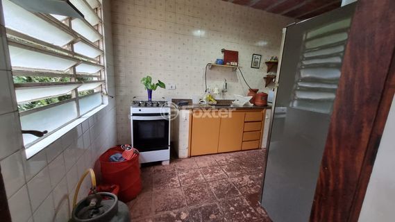 Image 19 - 915556