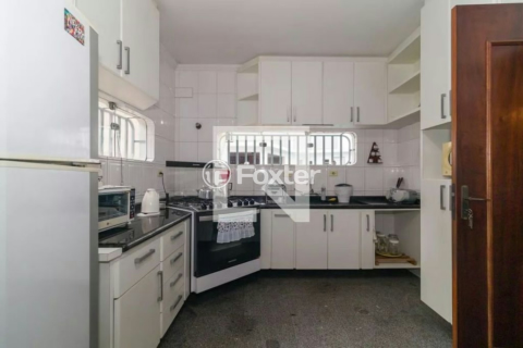 Image 35 - 915556