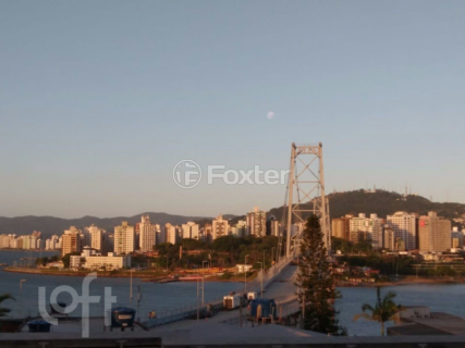 Image 16 - 915659