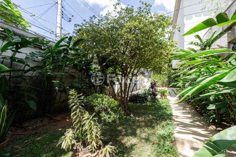 Image 67 - 915682