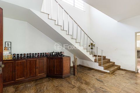Image 11 - 915682