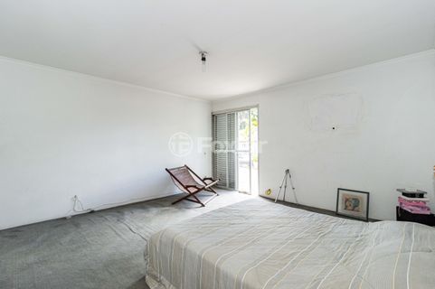 Image 35 - 915682