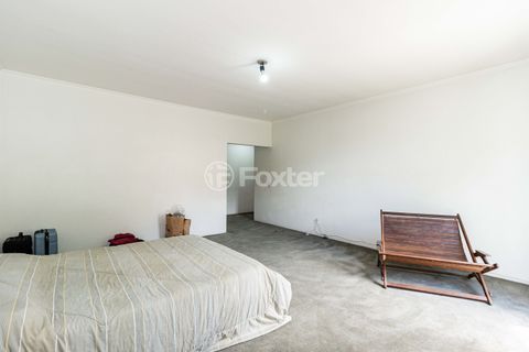 Image 32 - 915682