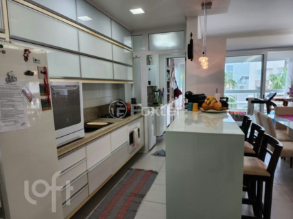 Image 4 - 915813
