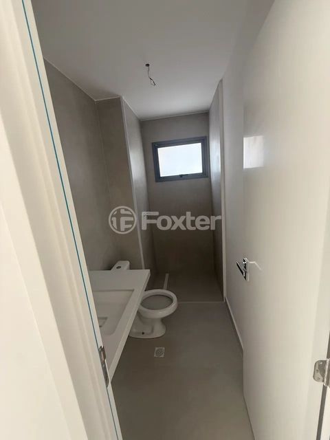 Image 4 - 915819